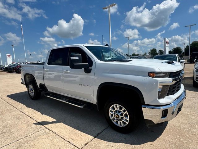 Summit White 2025 Chevrolet Silverado 2500HD Pickup Truck Four-Wheel Drive Automatic