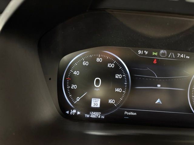 Used 2016  Volvo T6 Momentum image 14