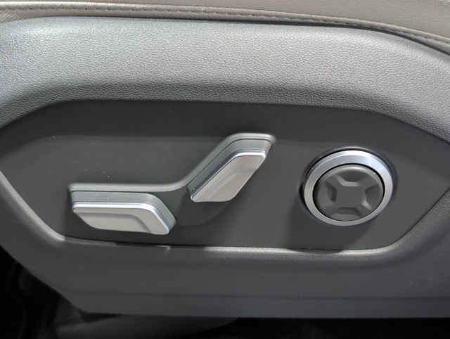 Used 2024 Rockwood Green Hyundai Limited image 31