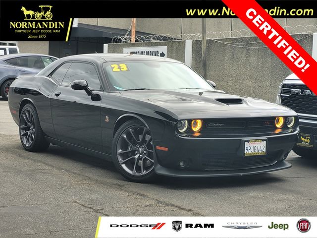 Pitch Black Clearcoat 2023 Dodge Challenger R/T Scat Pack RWD Coupe Rear-Wheel Drive 8-Speed Automatic