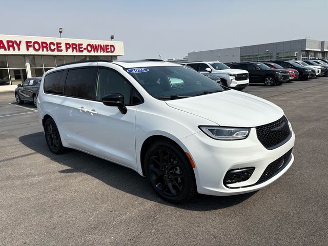 2025 Chrysler Pacifica Limited FWD