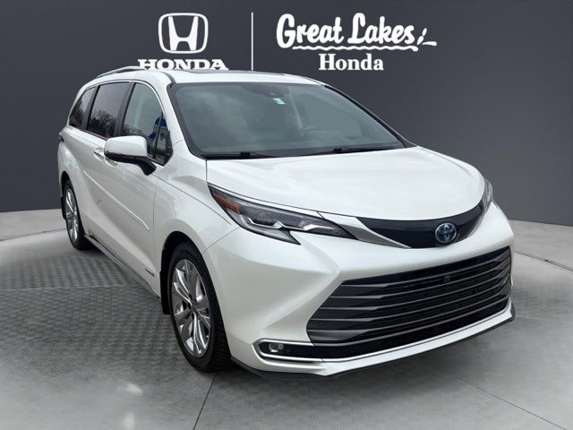 Super White 2021 Toyota Sienna Platinum 7-Passenger FWD Minivan Front-Wheel Drive Continuously Variable Transmission