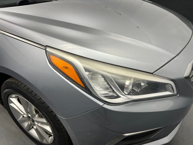 2016 Hyundai Sonata Base 16