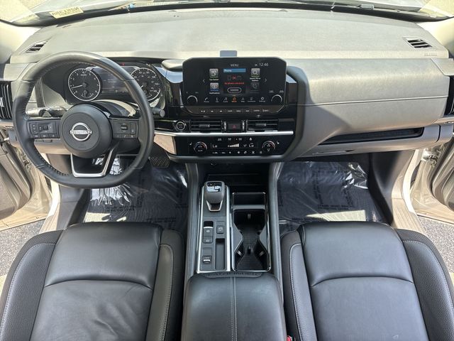 Used 2023 Silver Nissan SL image 9
