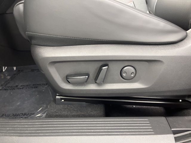 2025 Everest White Pearl Nissan Rogue SV FWD SUV
