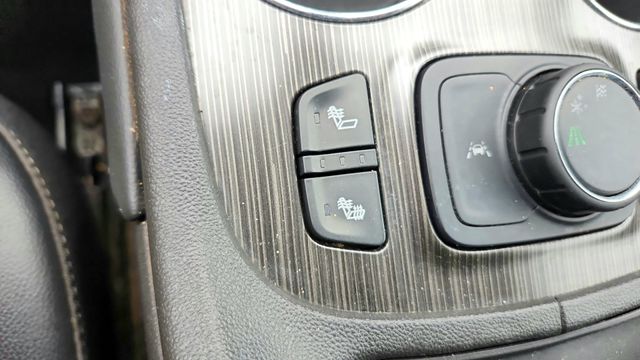 2023 GMC Acadia SLT - Photo 17