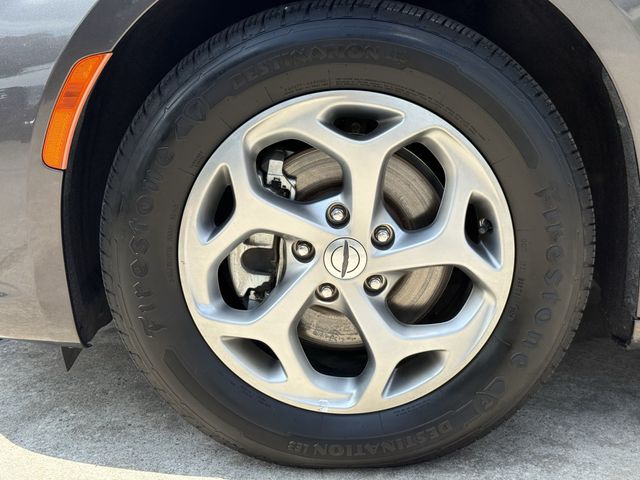 2023 Chrysler Pacifica Limited Gray at Durrett Motor Company