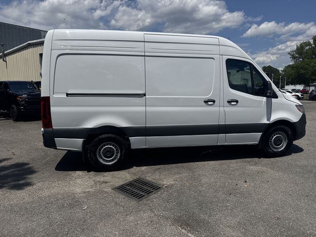 Used 2025 White Mercedes-Benz Cargo 144 WB image 4