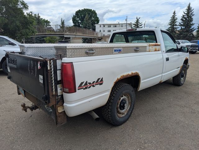 1997 Summit White Chevrolet C/K 1500 Base 4X4 Truck