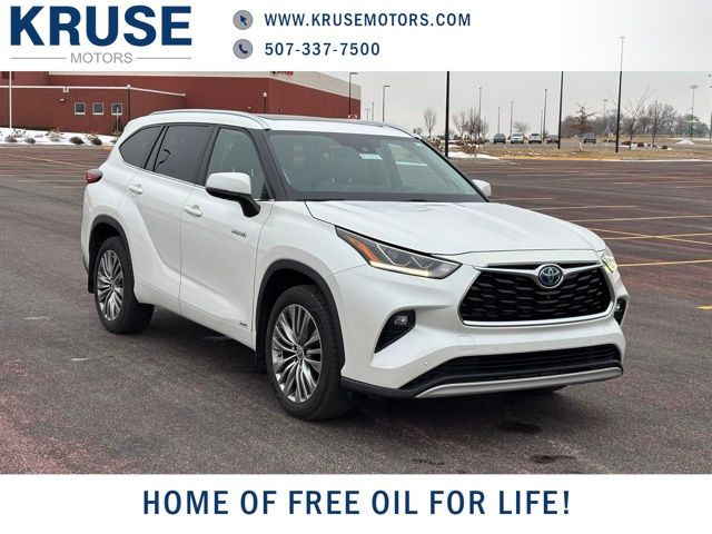 2021 Toyota Highlander Hybrid Platinum