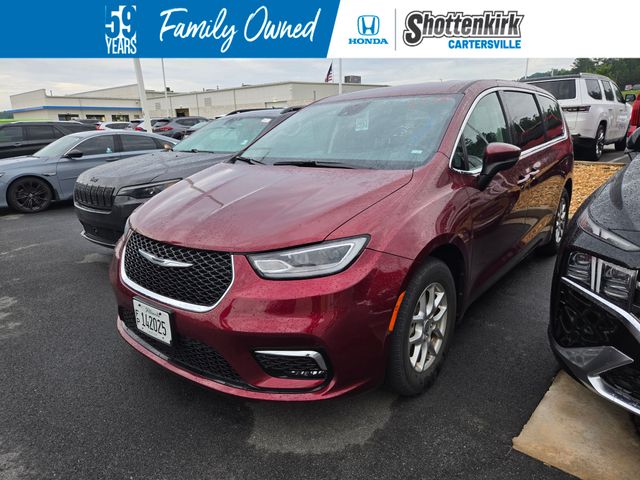 2023 Chrysler Pacifica Touring L's photo