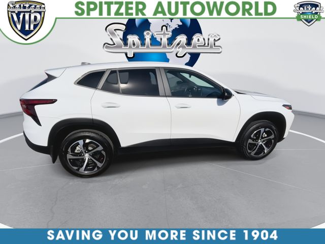Used 2024 White Chevrolet 1RS image 9