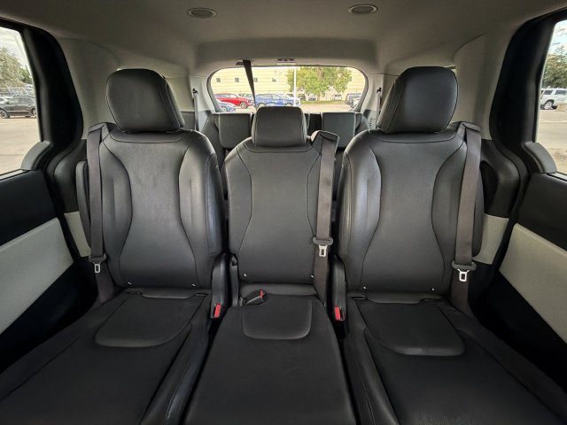 Used 2023 Kia Carnival Van