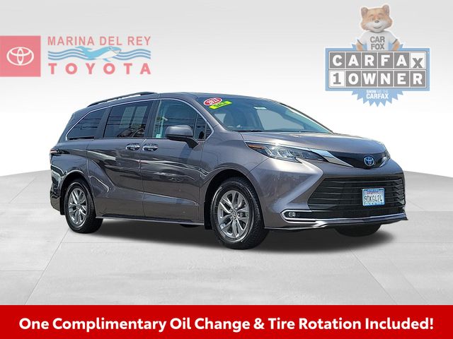 2023 Toyota Sienna XLE photo