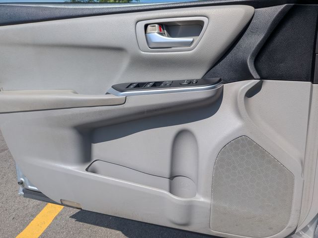 2015 Toyota Camry - Image 14
