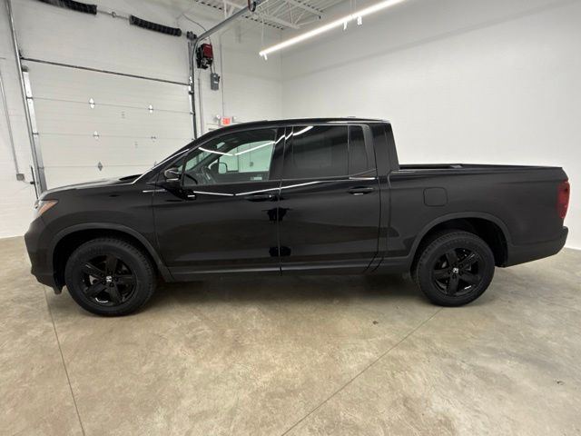 Certified Used 2023 Black Honda Black Edition image 8