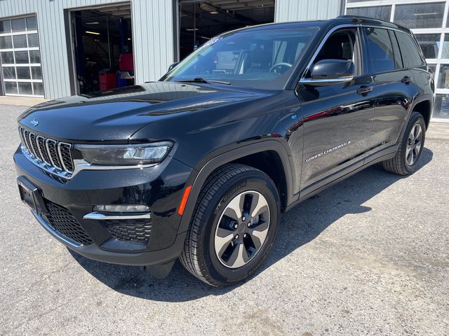 2023 Jeep Grand Cherokee 4xe - Diamond Black Crystal Pearlcoat exterior view 3