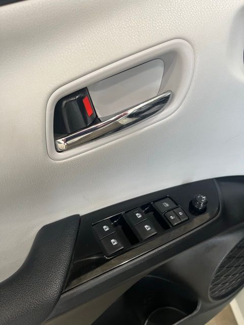2018 Toyota Prius Four Touring photo