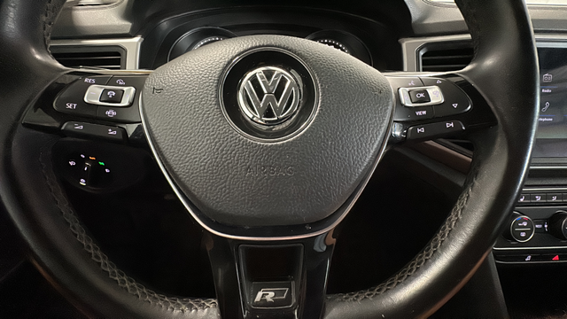 Used 2020 Deep Black Volkswagen 3.6L V6 SE image 15
