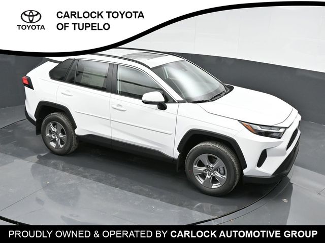 2024 Toyota RAV4 XLE 32