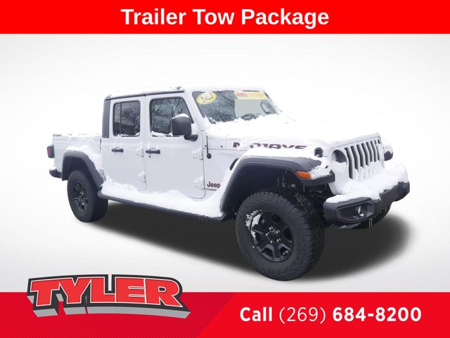 Bright White Clearcoat 2022 Jeep Gladiator Pickup Truck Four-Wheel Drive 8-Speed Automatic