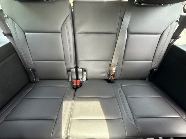 Used 2023 Black Chevrolet Z71 image 18