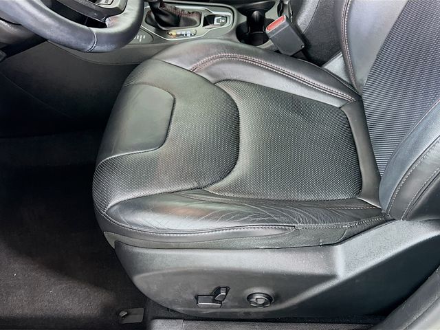 Thumbnail: 2019 Jeep Cherokee - 20