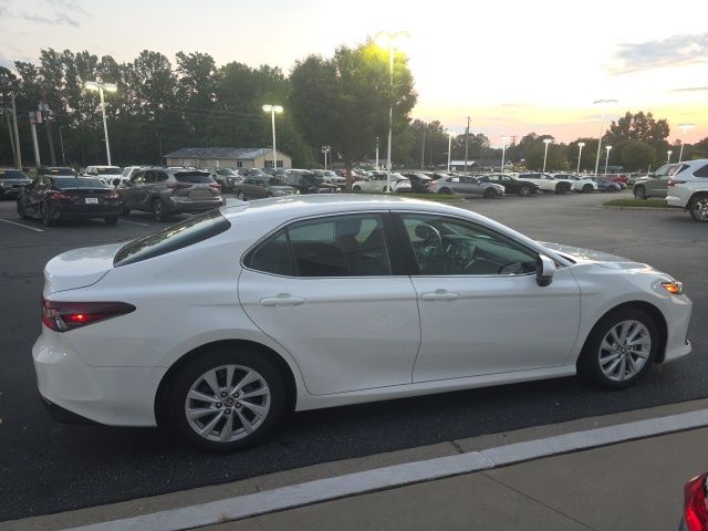 2024 Toyota Camry LE - Photo 10