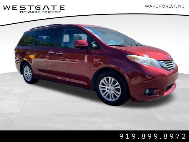 2012 Toyota Sienna XLE 7-Passenger Auto Access Se photo