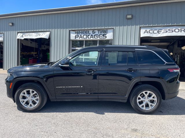 2023 Jeep Grand Cherokee Limited - Diamond Black exterior view 4