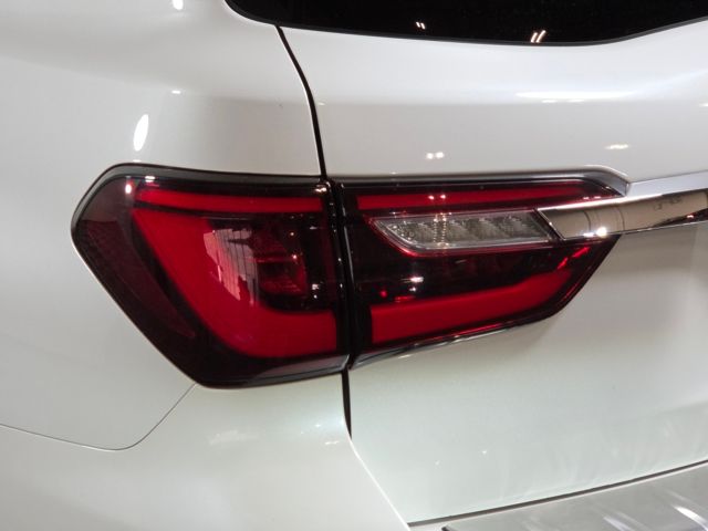 2018 Infiniti QX80 Base photo 12