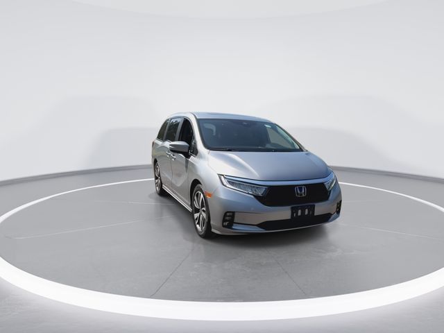Used 2023 Silver Honda Touring image 2
