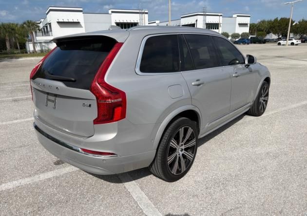 2024 Volvo XC90 B6 Plus Bright Theme