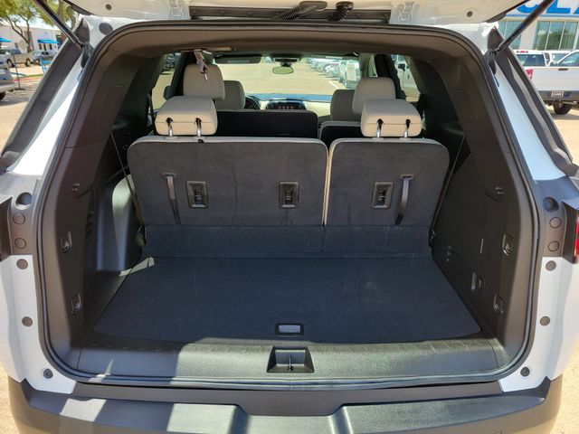 2023 Chevrolet Traverse LS - 8