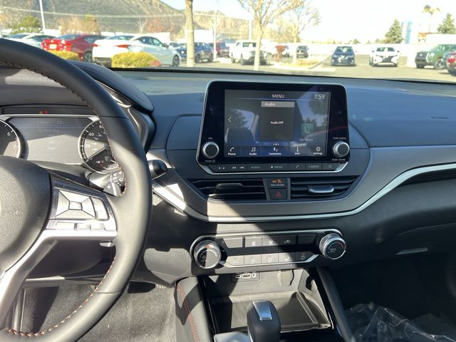 2025 Nissan Altima SR - Photo 9