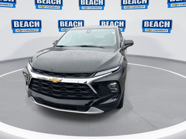 View vehicle photo 4