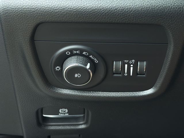 Used 2022 Silver Jeep Limited image 34