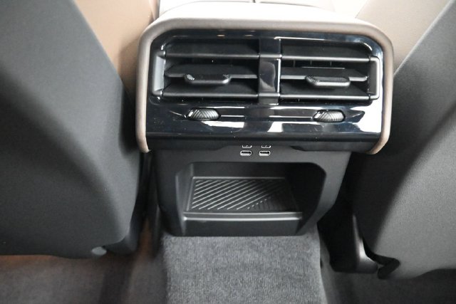 New 2027 White BMW 550e xDrive image 13
