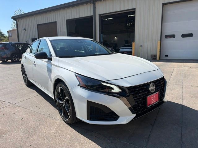 Pearl White Tricoat 2025 Nissan Altima Sedan Front-Wheel Drive Continuously Variable Transmission