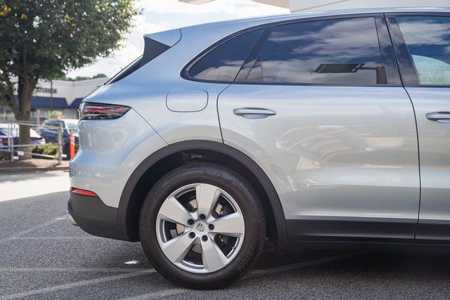 2022 Cayenne Base picture #16