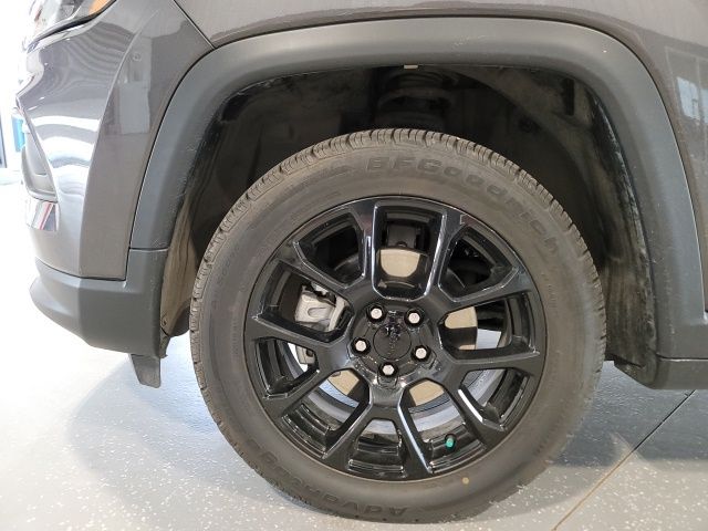 2022 Granite Crystal Metallic Clearcoat Jeep Compass Altitude 4X4 SUV