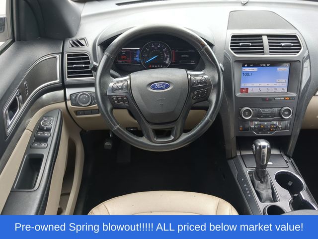 Used 2019 White Platinum Clearcoat Metallic Ford XLT image 41