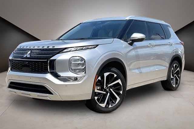 Silver 2022 Mitsubishi Outlander SUV / Crossover Front-Wheel Drive Continuously Variable Transmission