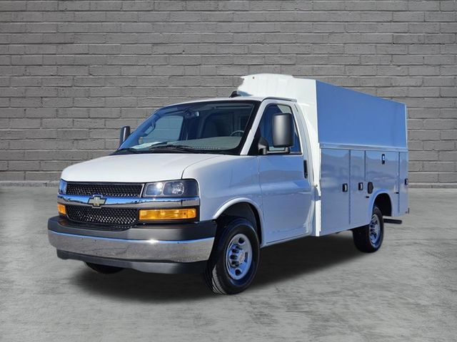 Summit White 2025 Chevrolet Express Chassis Van Rear-Wheel Drive 8-Speed Automatic