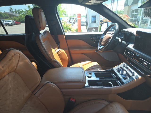 Used 2020 Black Lincoln Black Label Grand Touring image 4