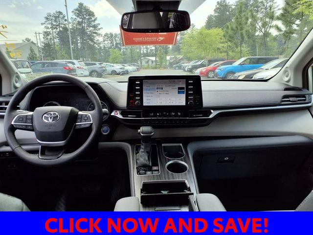 2024 Toyota Sienna Limited photo