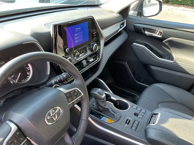 Used 2025 Toyota Highlander SUV