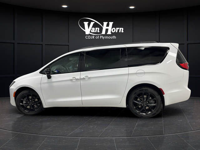 New 2027 Bright White Clearcoat Chrysler Limited image 4