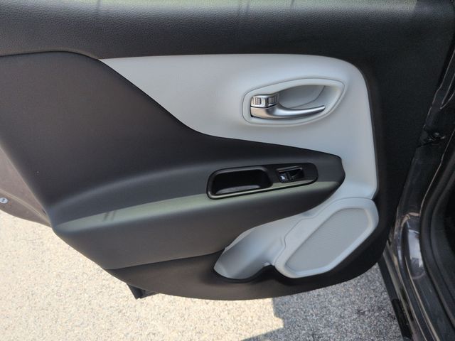 Used 2022 Gray Jeep Limited image 26