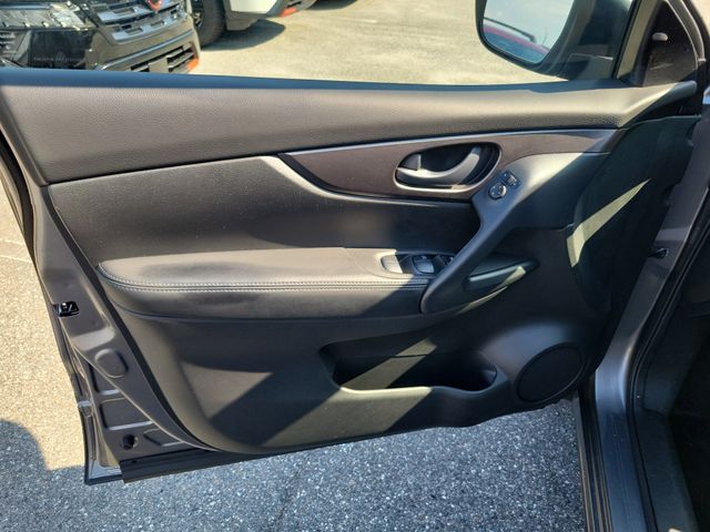 Used 2020 Gray Nissan S image 14